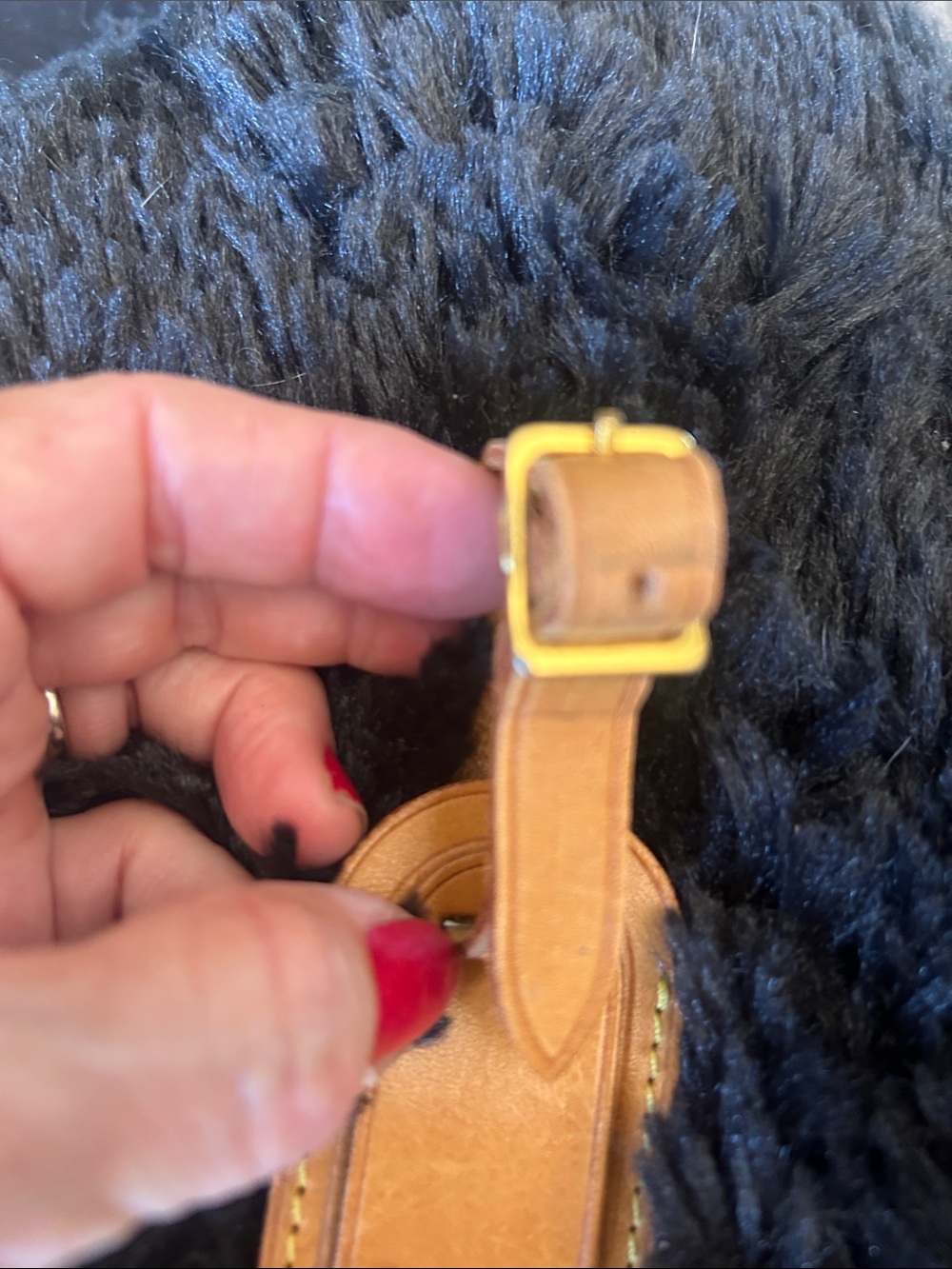 Louis Vuitton 2 small tan leather luggage tags - Picture 3 of 12